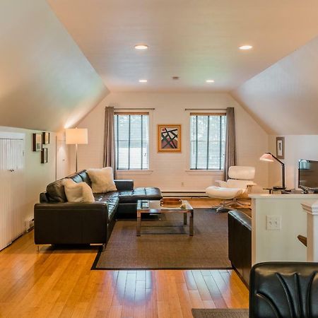 The Carriage House Loft Apartment Kingston Bagian luar foto