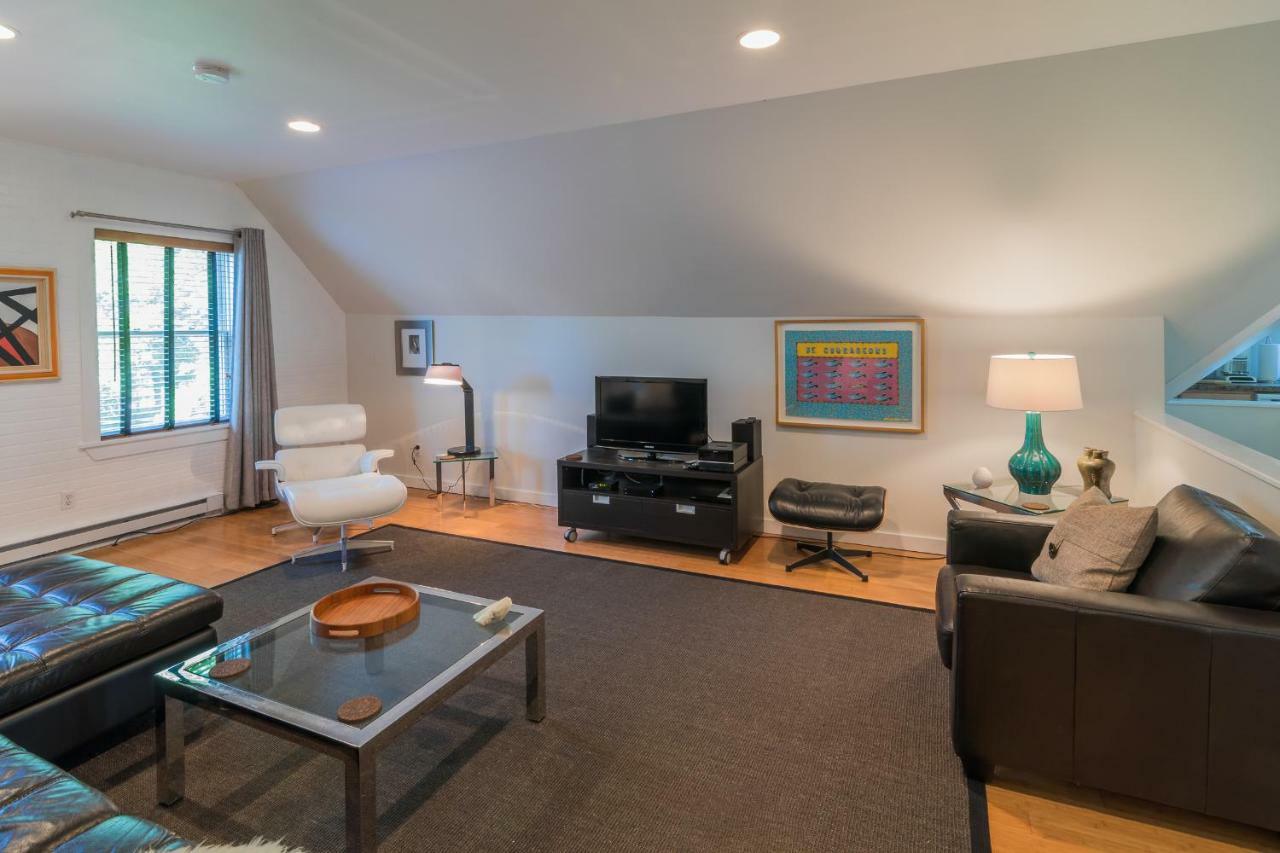 The Carriage House Loft Apartment Kingston Bagian luar foto