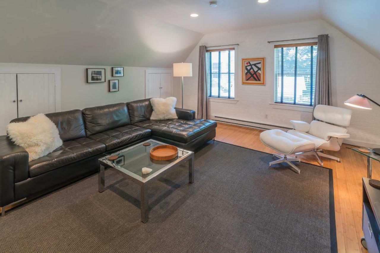 The Carriage House Loft Apartment Kingston Bagian luar foto