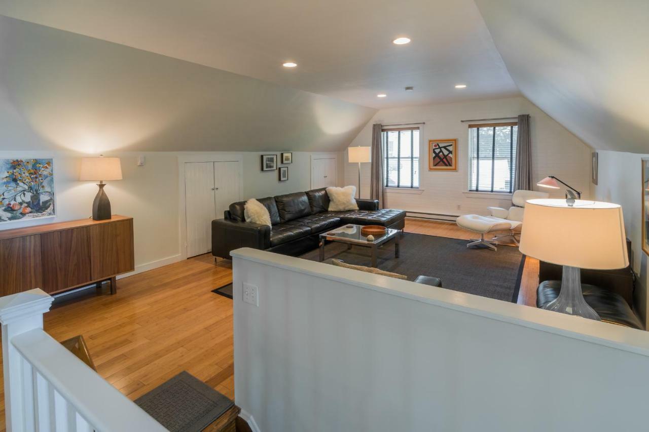The Carriage House Loft Apartment Kingston Bagian luar foto