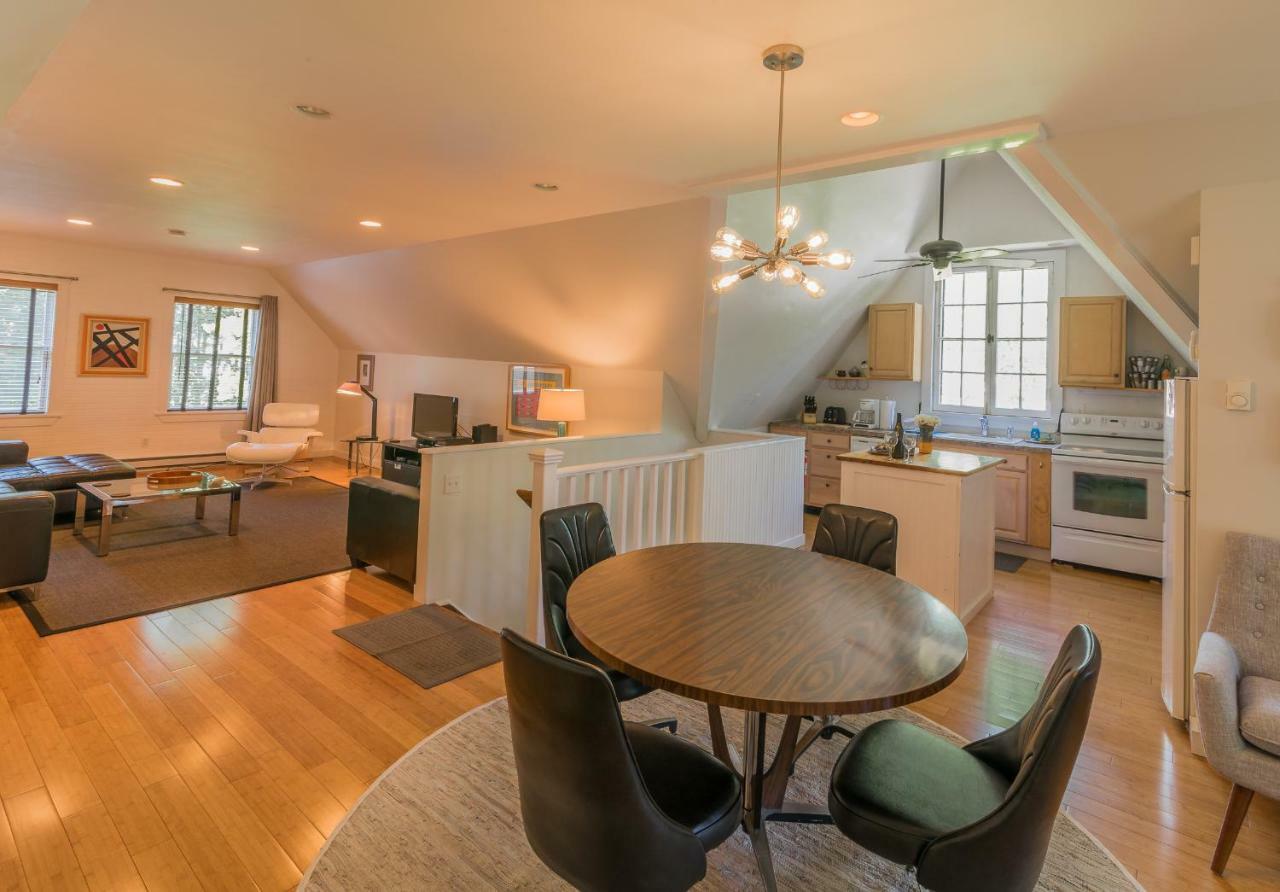 The Carriage House Loft Apartment Kingston Bagian luar foto