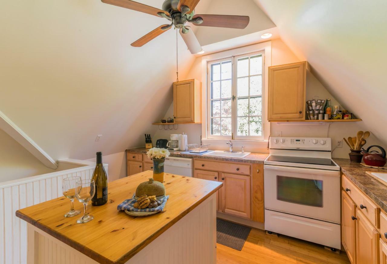 The Carriage House Loft Apartment Kingston Bagian luar foto
