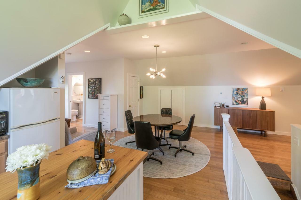 The Carriage House Loft Apartment Kingston Bagian luar foto
