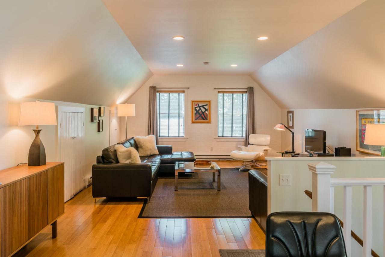 The Carriage House Loft Apartment Kingston Bagian luar foto