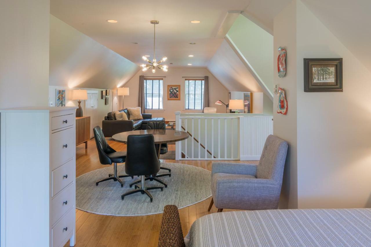 The Carriage House Loft Apartment Kingston Bagian luar foto